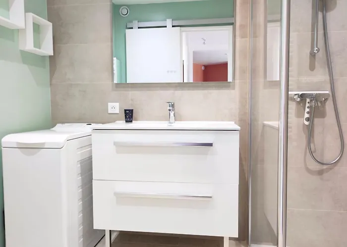 Апартаменты 46 M Nest With Shared Pool *